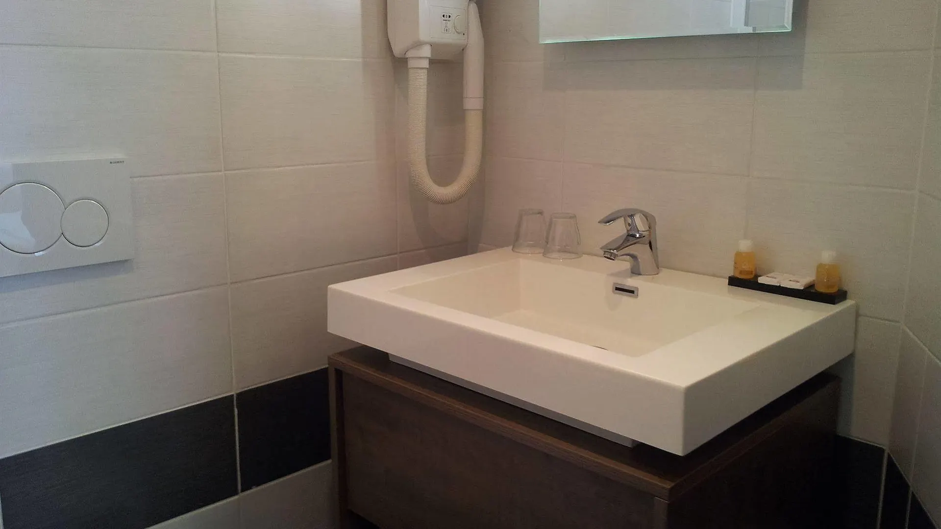 The Concert Hotel Amsterdam 3*,